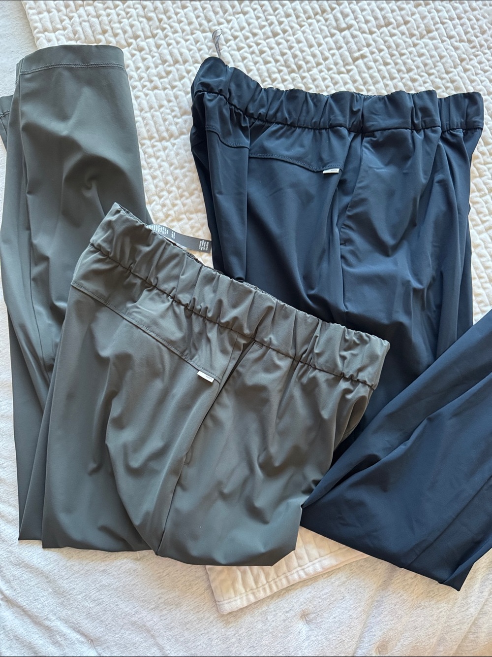 Vuori Lightweight Athletic Pants two pair size M olive & navy